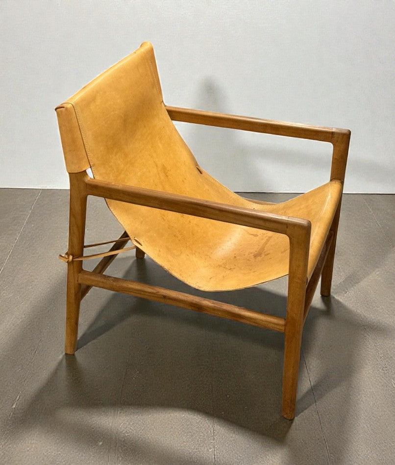 Vintage Sling Back Antique-Tan Lounge Chair